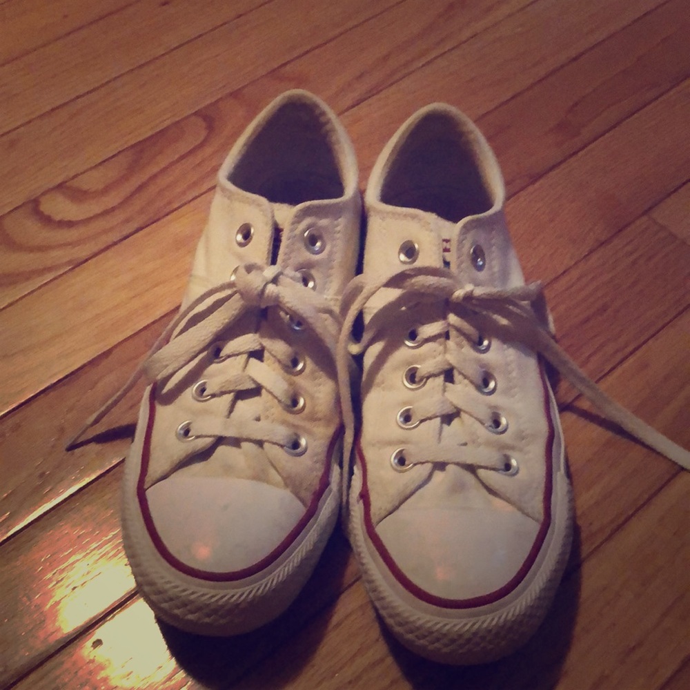 White low top Converse size 8